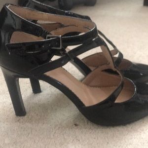 TAHARI HEEL